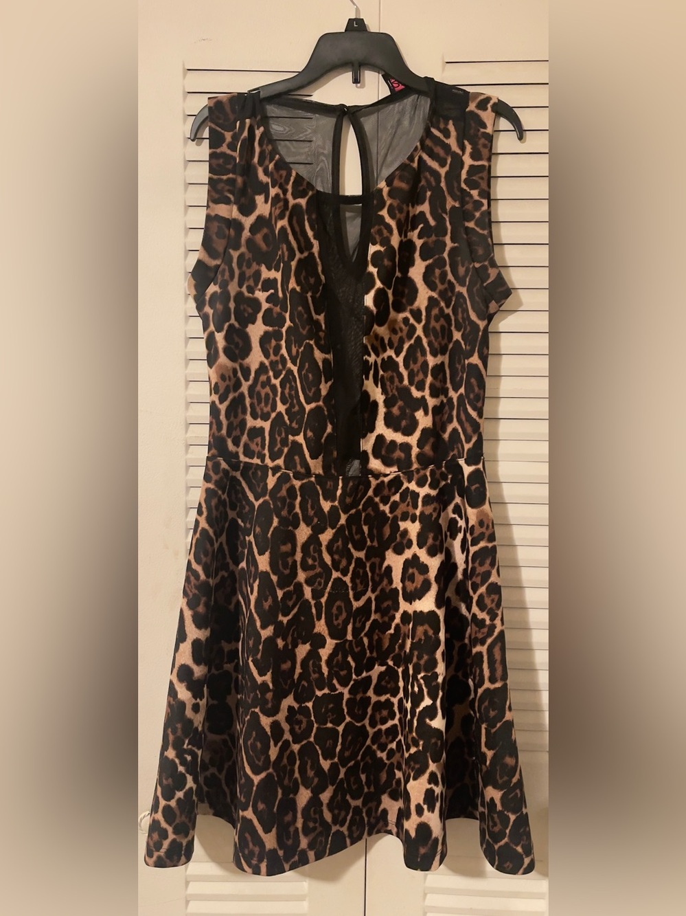 Animal print Beautiful dress. Size M .Great condition.BEBE